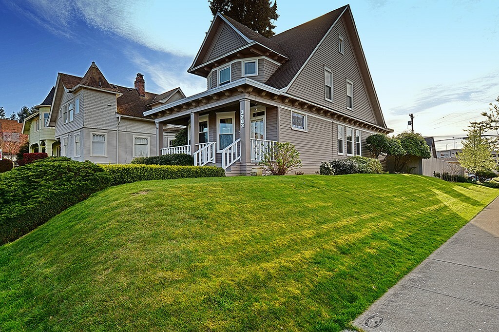 Property Photo:  3202 Norton Ave  WA 98201 