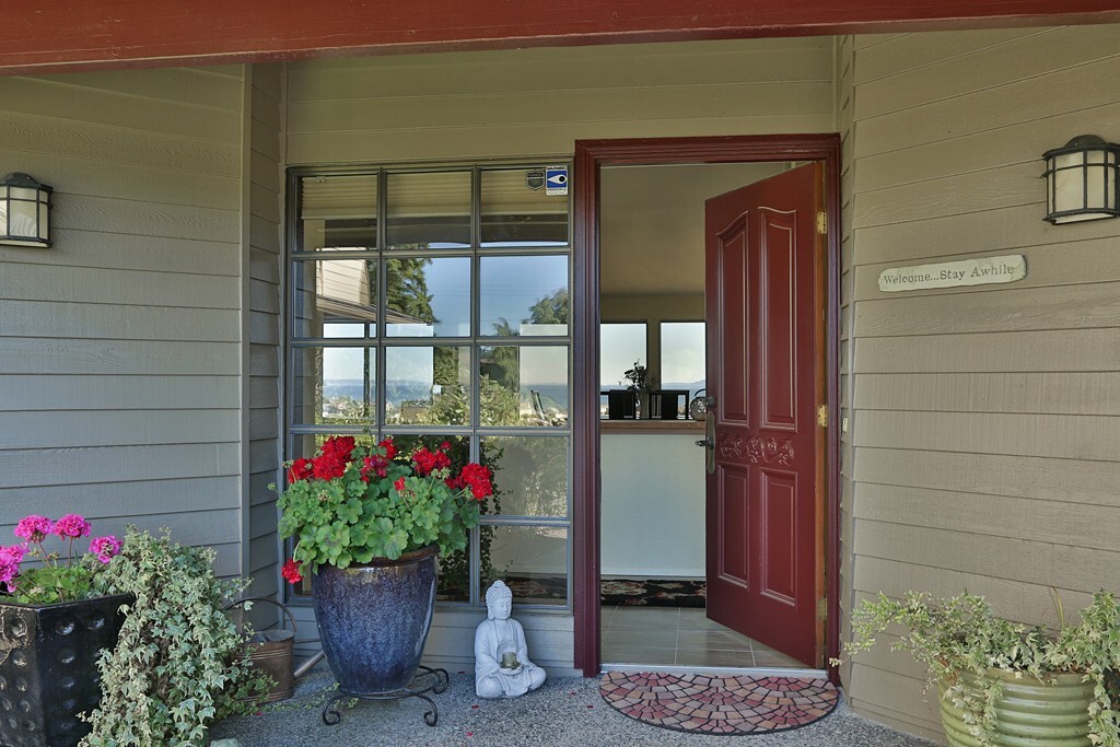 Property Photo: 2424 Soundview Dr WA 98260