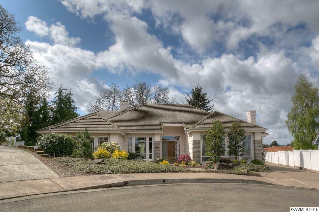 Property Photo: 4983 Albion Ct SE OR 97302