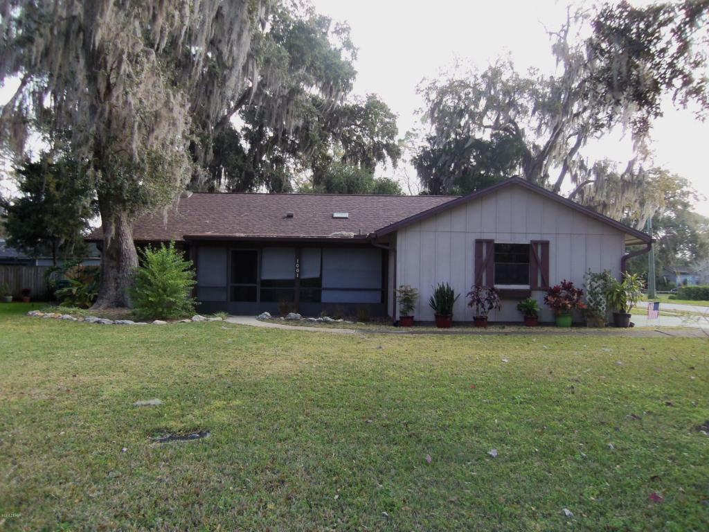 Property Photo:  1001 W Indian Oaks  FL 32117 