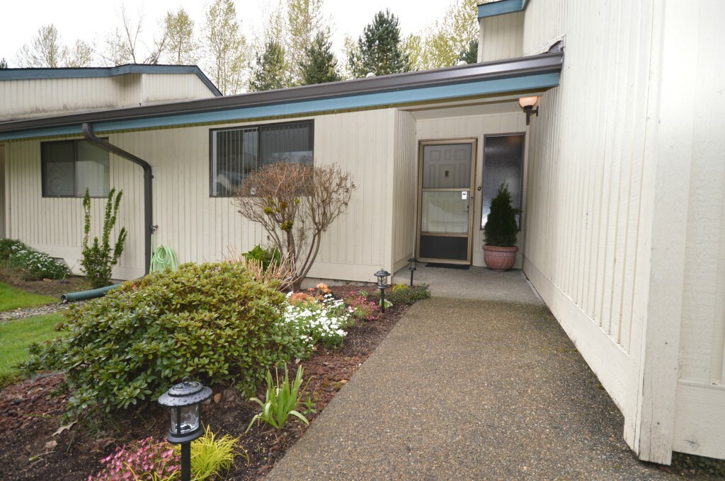 Property Photo: 11504 SE 173rd St 39 WA 98055
