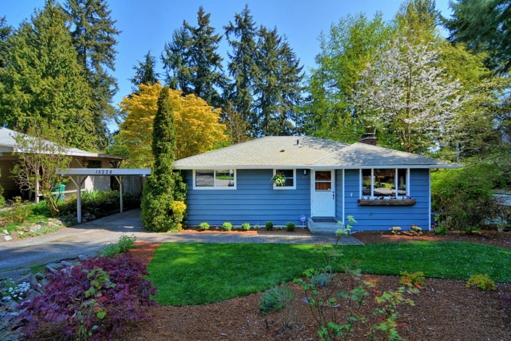 Property Photo:  15228 Ashworth Ave N  WA 98133 