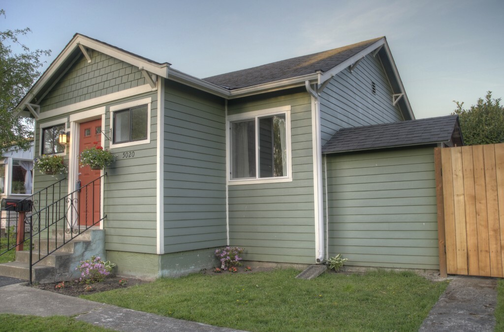 Property Photo:  5020 48th Ave SW  WA 98136 