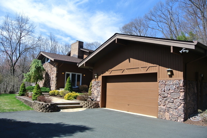 Property Photo:  352 W Mountain Rd  NJ 07871 