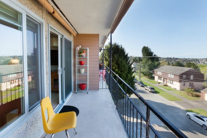 Property Photo:  303 N 44th St 302  WA 98103 