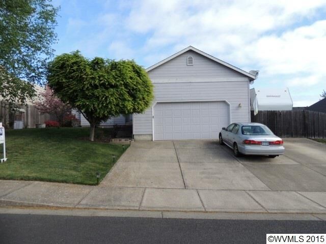 Property Photo:  220 NW Elderberry Ln  OR 97338 