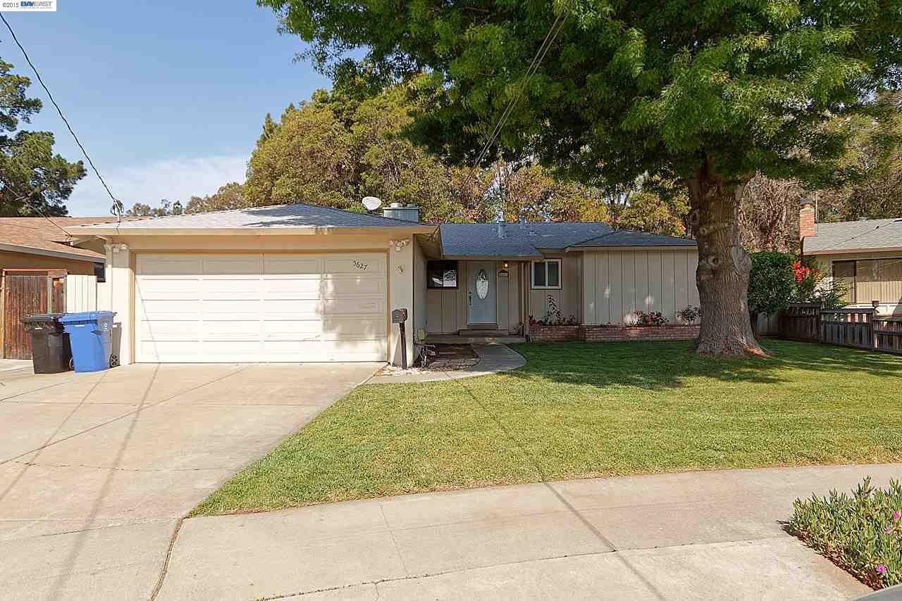 Property Photo:  5627 Ravenwood Ave  CA 94560 