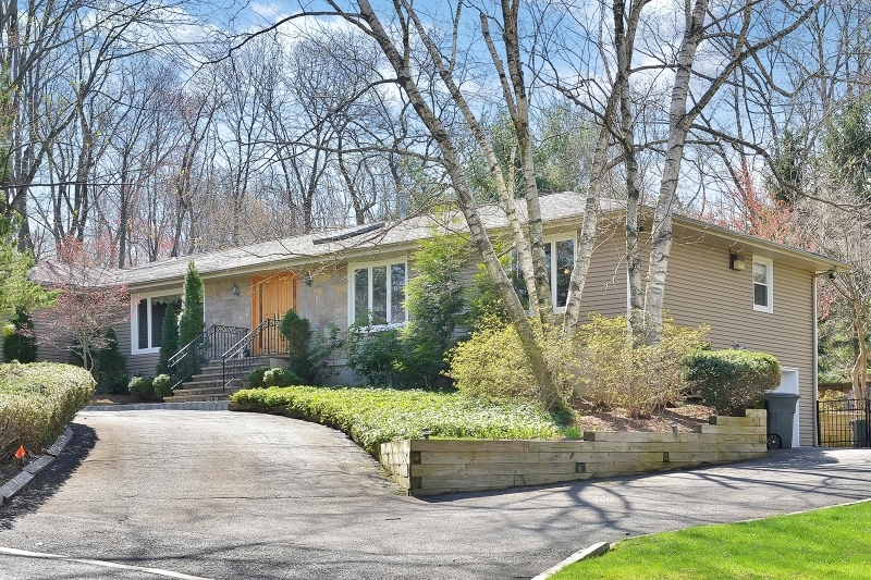 Property Photo: 2 Candlelight Dr NJ 07645