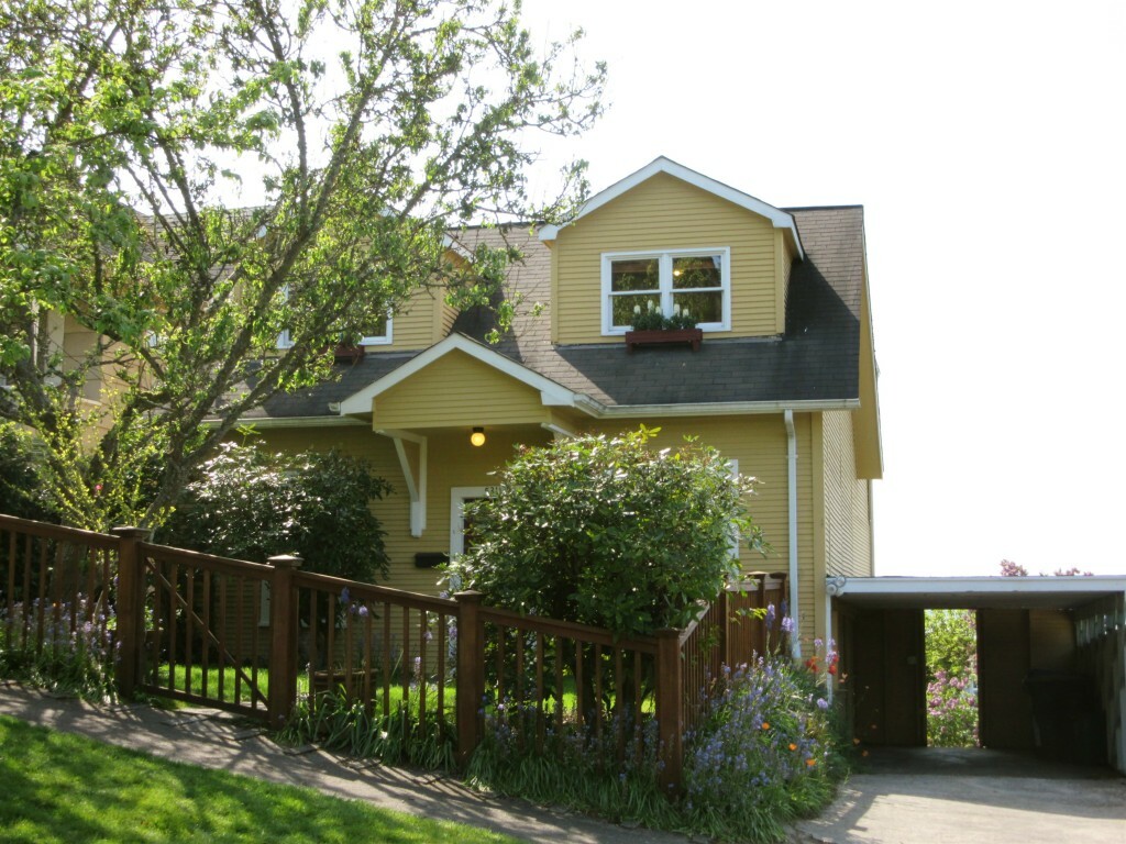 Property Photo:  5311 46th Ave SW  WA 98136 