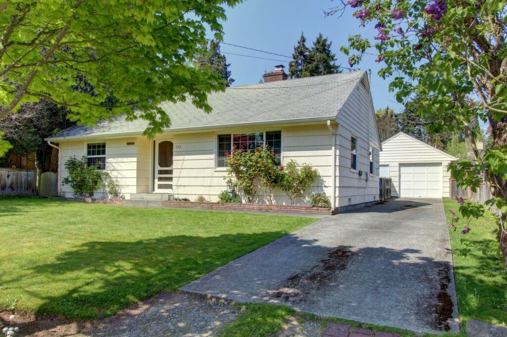 Property Photo:  328 9th Ave  WA 98033 