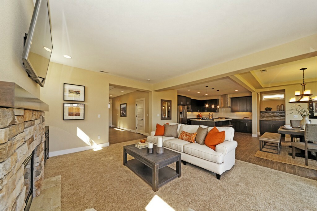 Property Photo: 406 Sigrest Dr E WA 98022