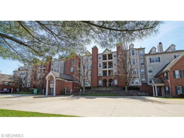 Property Photo:  180 Fox Hollow Drive 202  OH 44124 