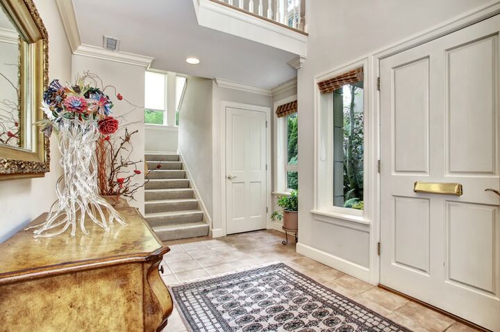 Property Photo: 1442 Madrona Dr WA 98122