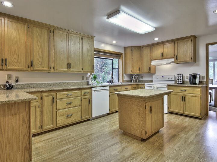 Property Photo: 16212 NE 200th Ct WA 98072