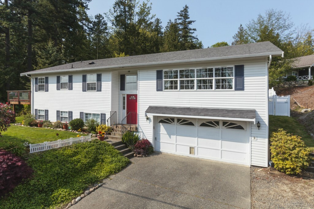 Property Photo: 1900 H St WA 98230