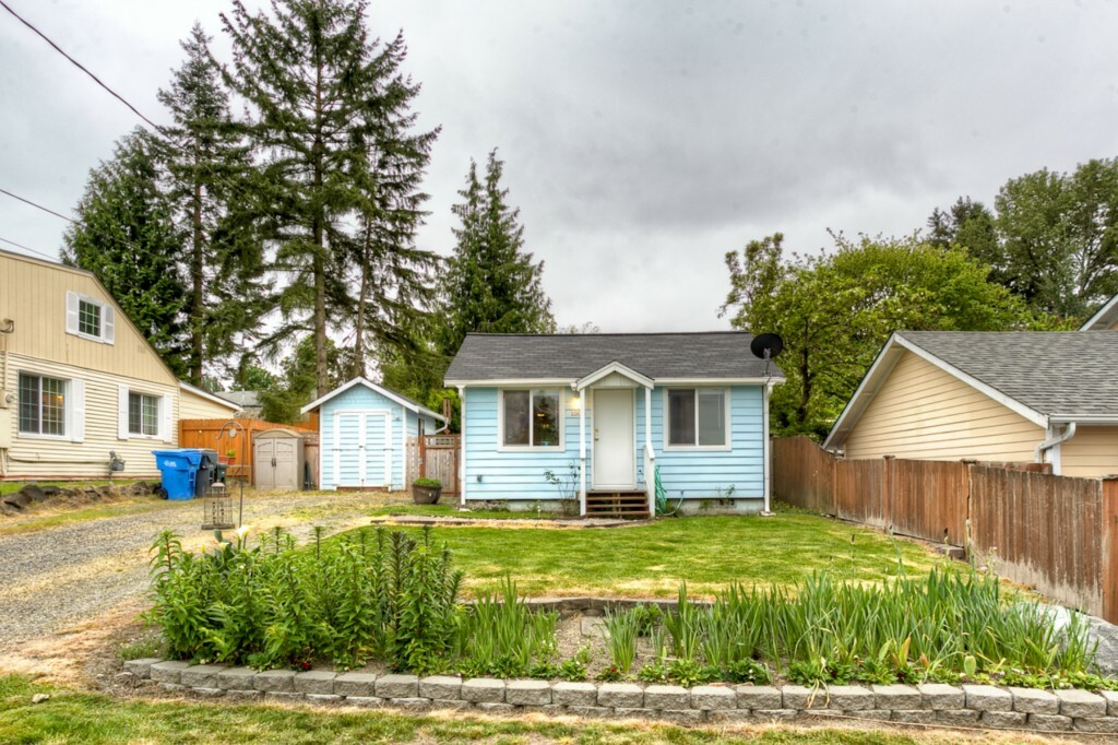 Property Photo:  1003 Maine St  WA 98354 