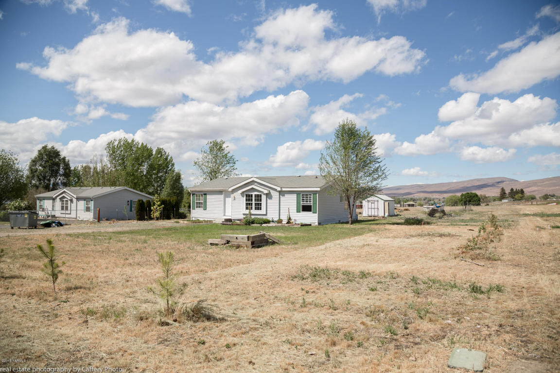 Property Photo: 293 Wise Acre Rd WA 98901