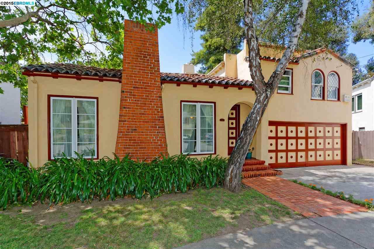 Property Photo:  3007 Hyde St  CA 94601 