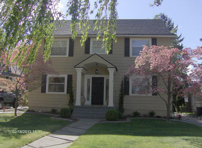 Property Photo: 924 Highland Dr WA 98801