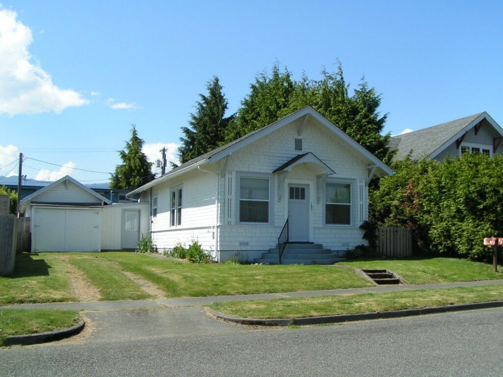 Property Photo:  106 W 6th St  WA 98362 