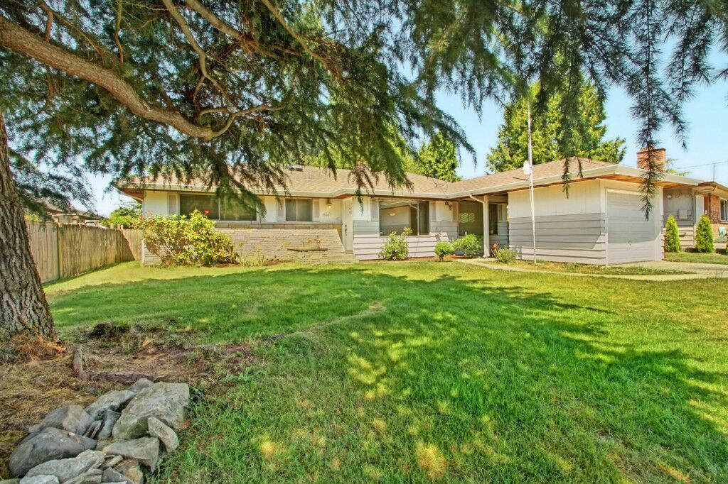Property Photo:  11657 18th Ave SW  WA 98146 