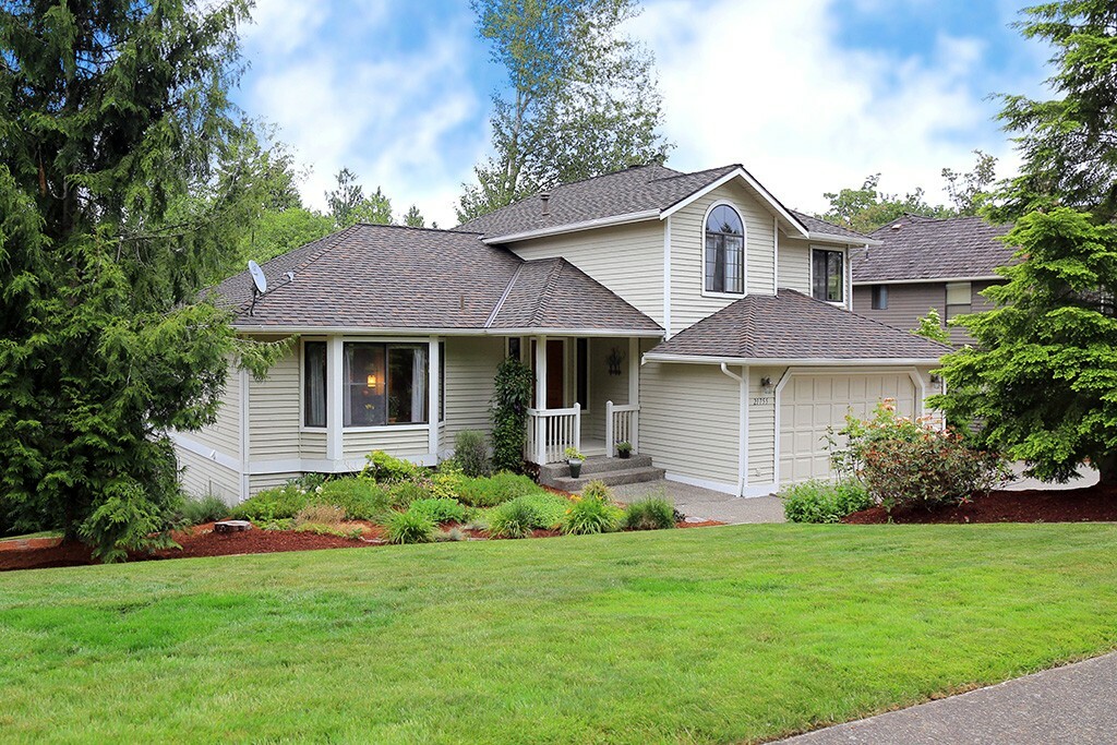 Property Photo:  21755 Oak Way  WA 98036 