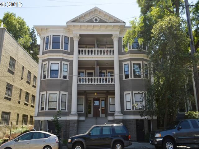 Property Photo:  2046 NW Flanders St 1  OR 97209 