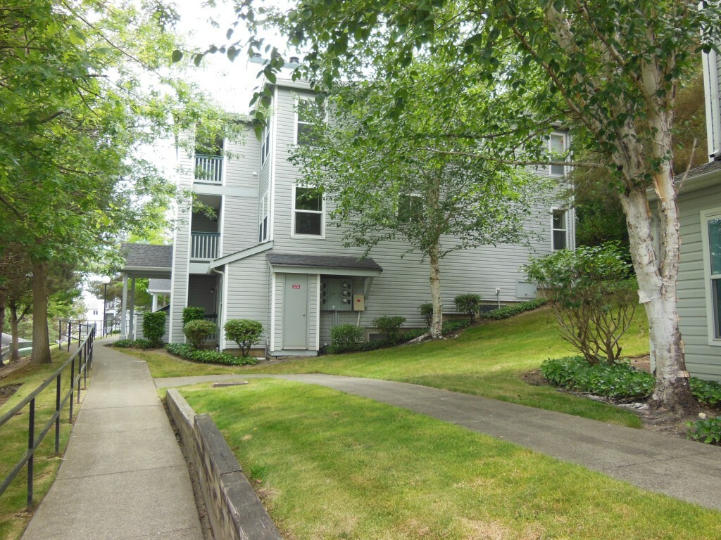 Property Photo:  33020 10th Ave SW Y204  WA 98023 