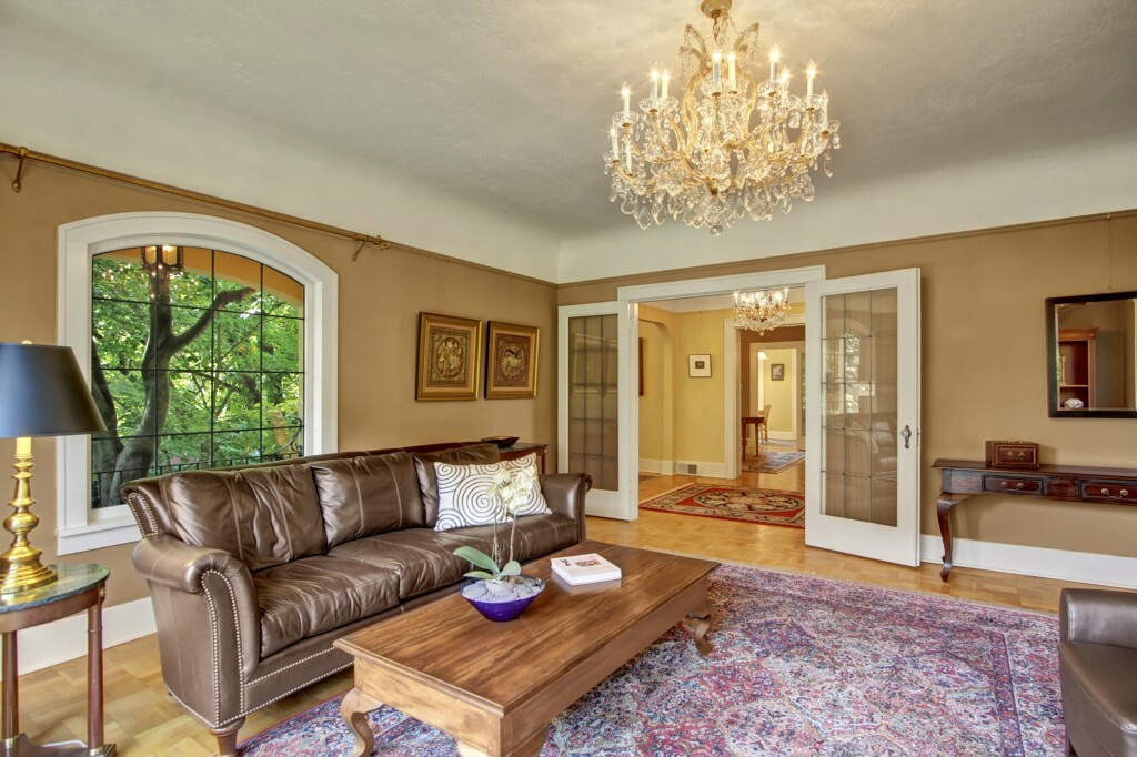 Property Photo: 1102 E Denny Wy WA 98122