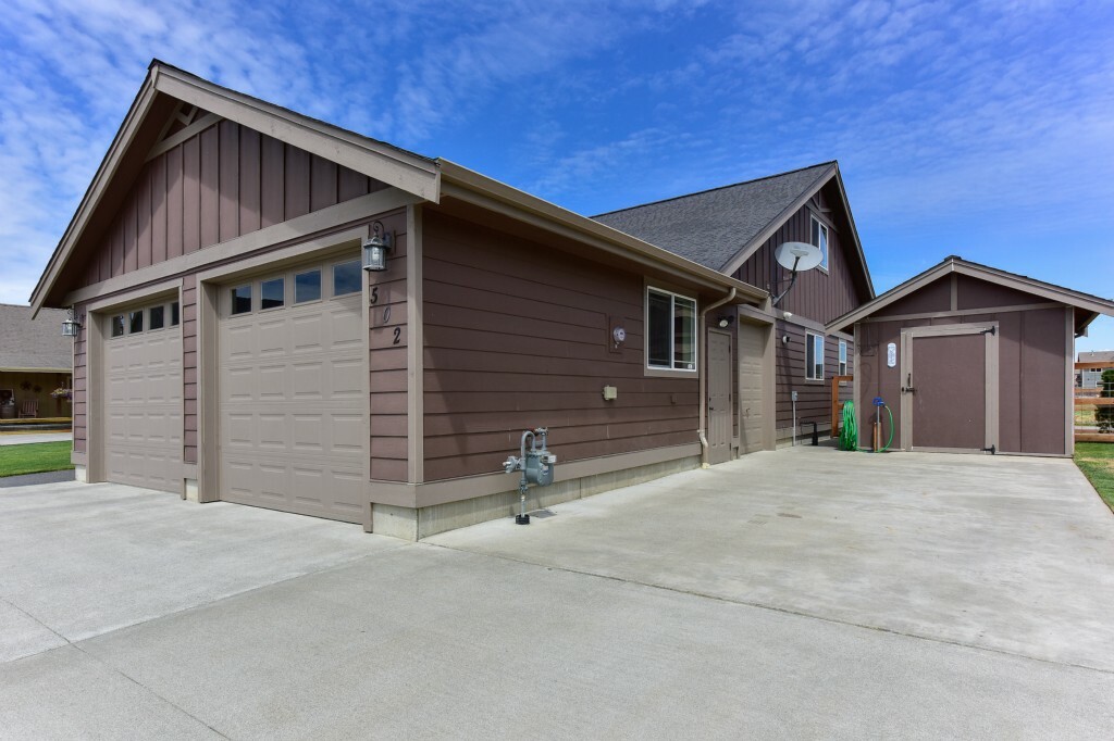 Property Photo:  502 Westview Place  WA 98276 