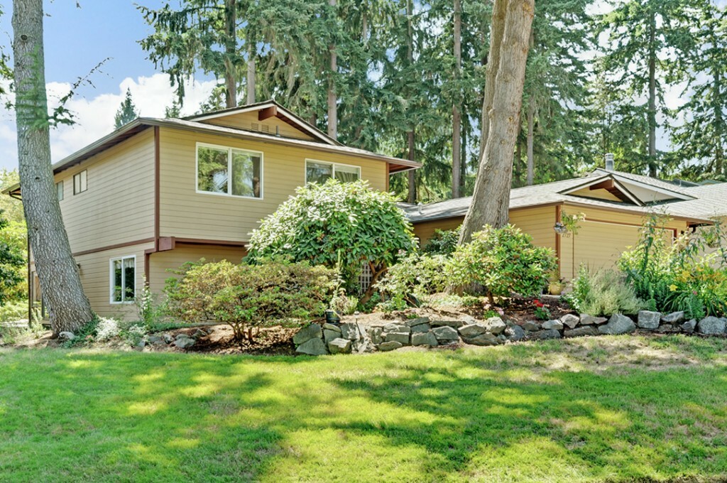 Property Photo:  2727 181st Ave NE  WA 98052 