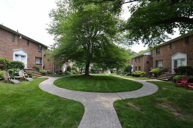 Property Photo:  43 Troy Dr Bldg 6 43B  NJ 07081 