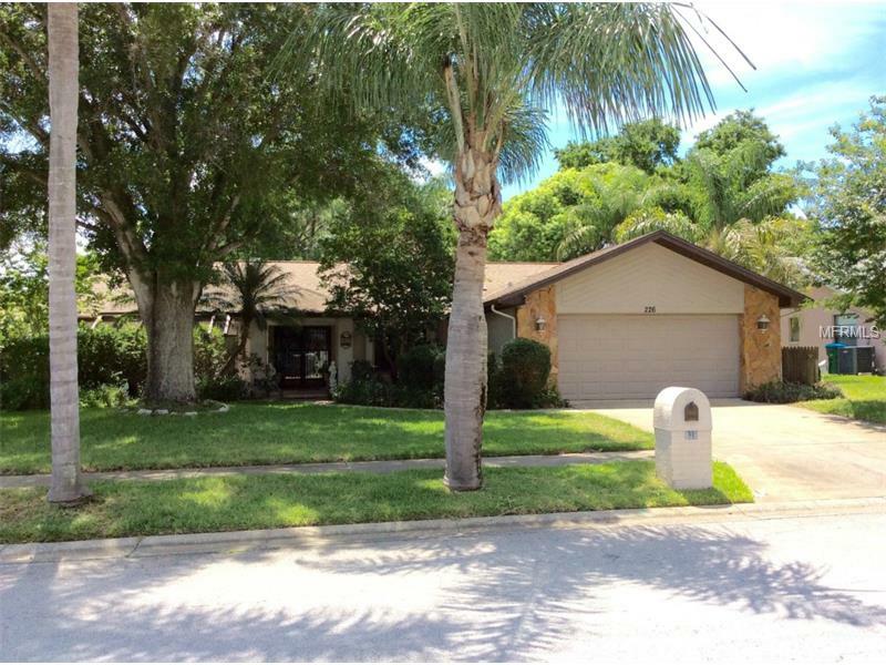 Property Photo:  226 Allens Ridge Drive E  FL 34683 