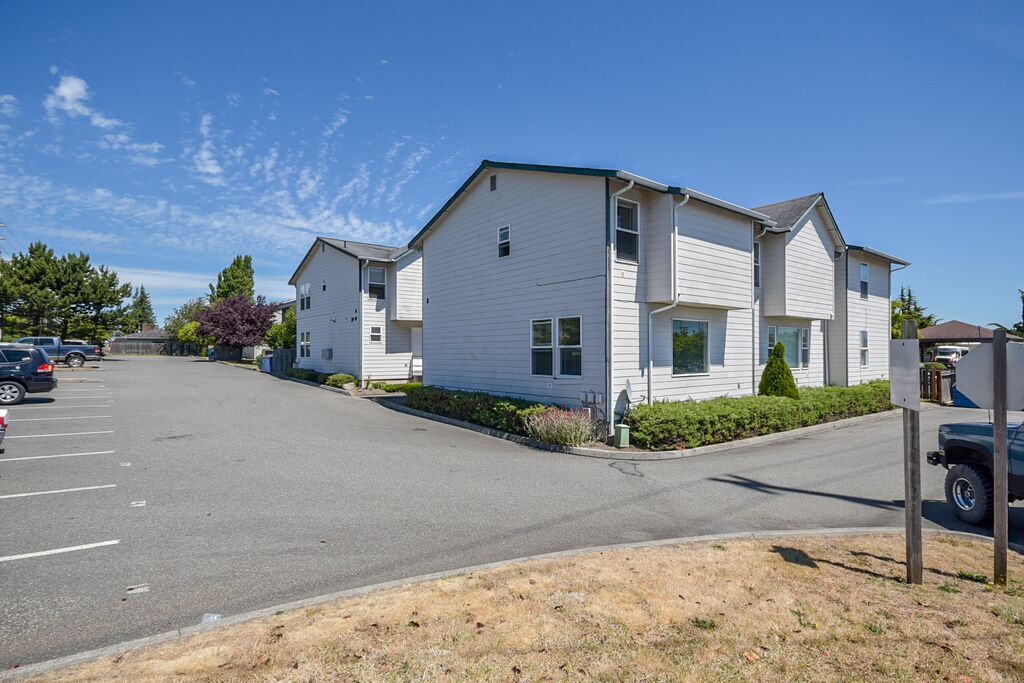 Property Photo:  34 N Oak Harbor Rd  WA 98277 