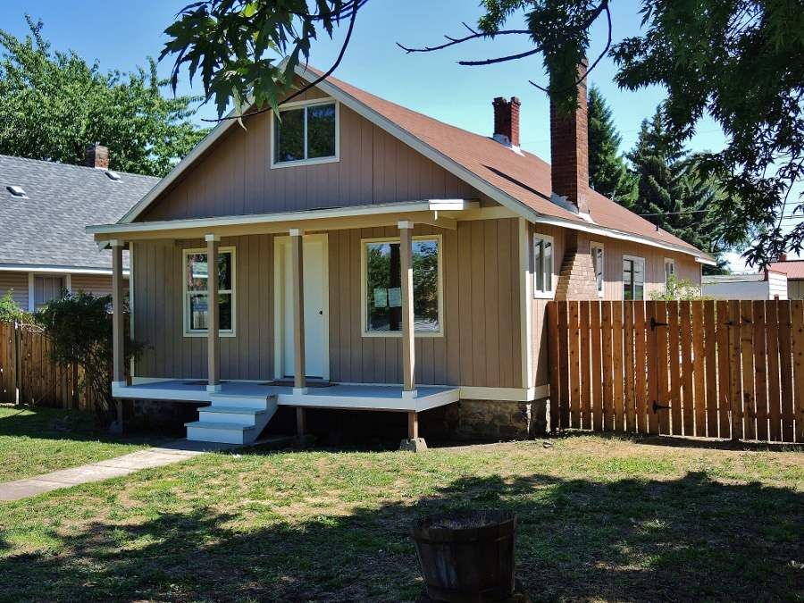 Property Photo:  3118 E Indiana Ave  WA 99207 