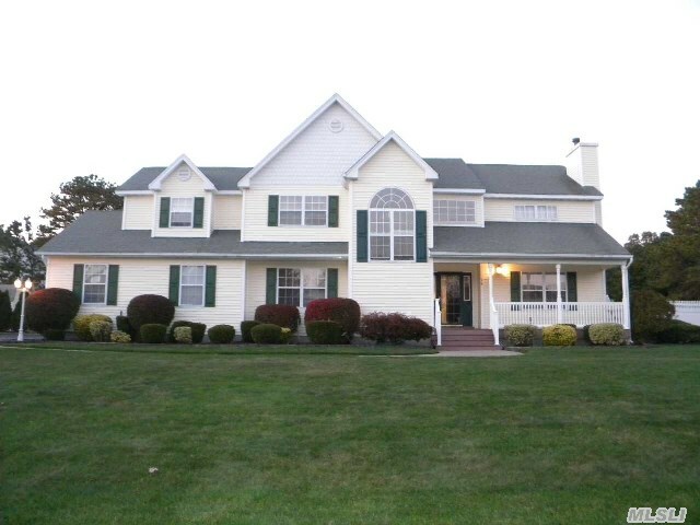 Property Photo:  14 Old Neck Court  NY 11949 