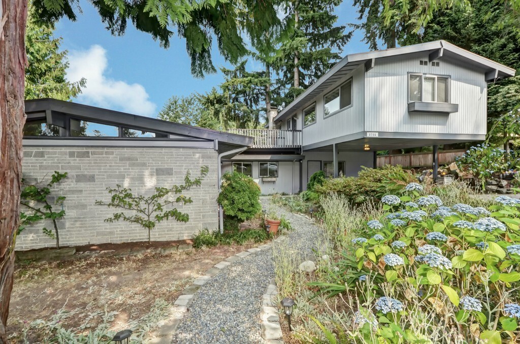 Property Photo:  2728 71st Ave SE  WA 98040 