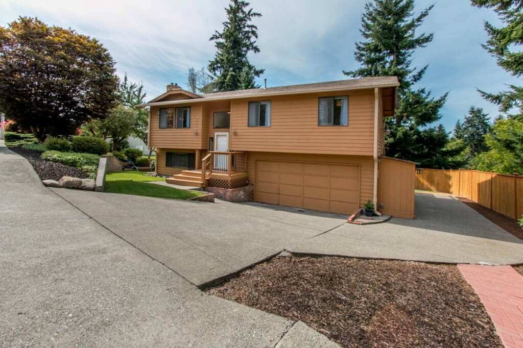 Property Photo: 3301 SW 314th St WA 98023
