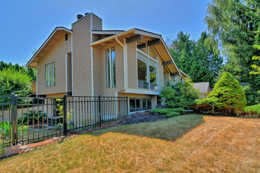 Property Photo:  21600 Poplar Wy  WA 98036 