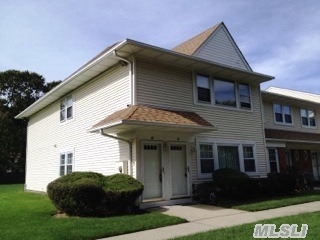 Property Photo:  40 Gazebo Lane  NY 11742 