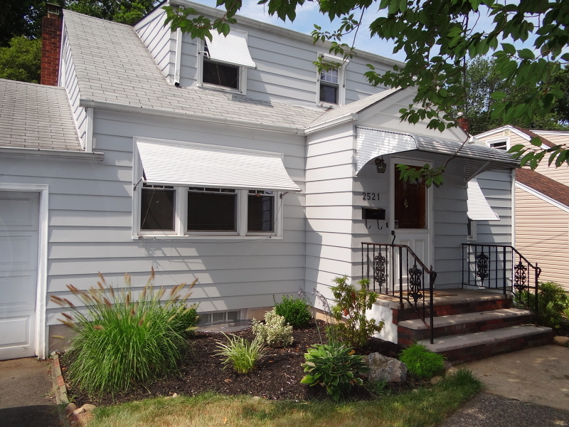 Property Photo:  2521 N Wood Ave  NJ 07036 