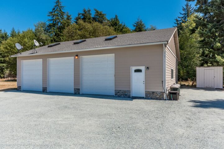 Property Photo:  284 Koontz Rd  WA 98277 