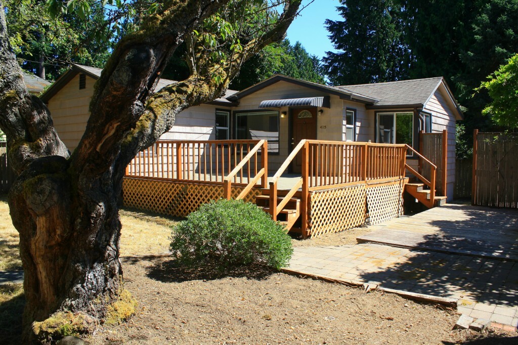 Property Photo:  415 N 107th St  WA 98133 