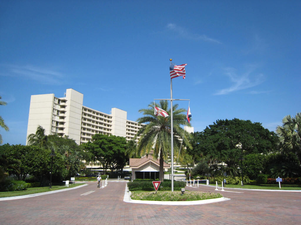 Property Photo:  120 Lakeshore Drive Ph-36  FL 33408 