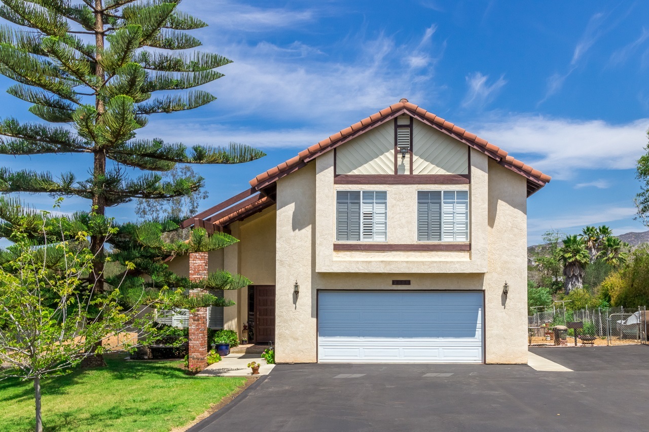 Property Photo: 2358 Lone Oak Lane CA 92084