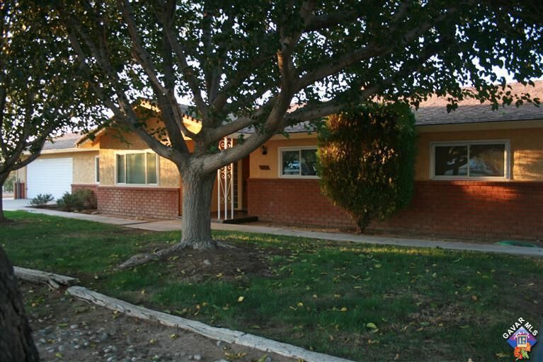 Property Photo:  2749 W Avenue M4  CA 93551 