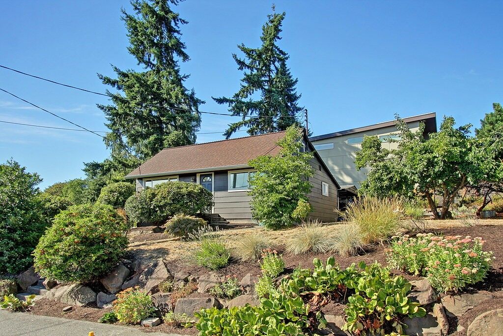 Property Photo:  4468 S Brandon St  WA 98118 