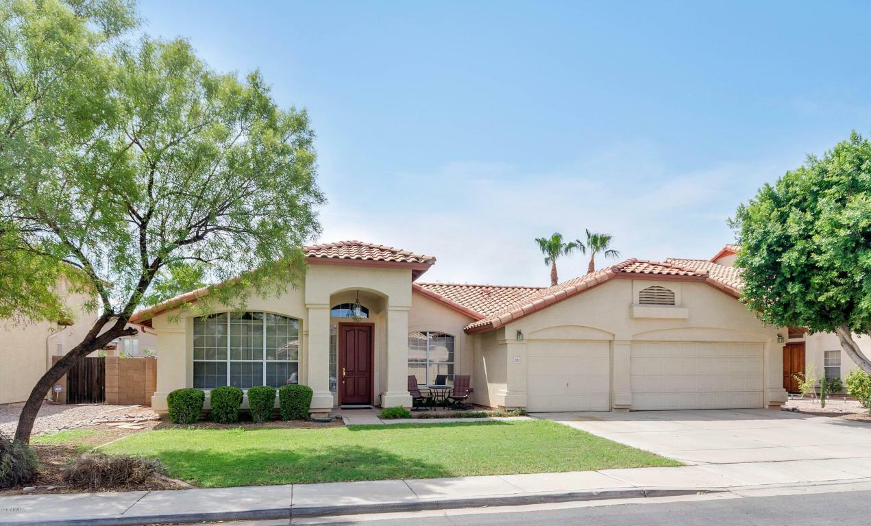Property Photo:  555 W Mendoza Avenue  AZ 85210 