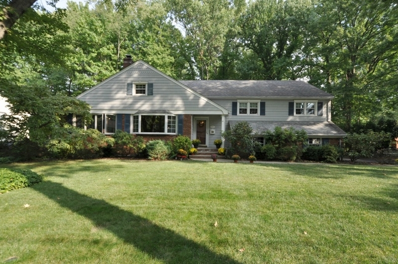 Property Photo:  811 Nancy Way  NJ 07090 