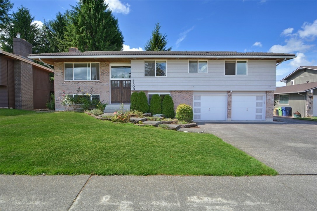 Property Photo:  3508 105 Place SE  WA 98208 